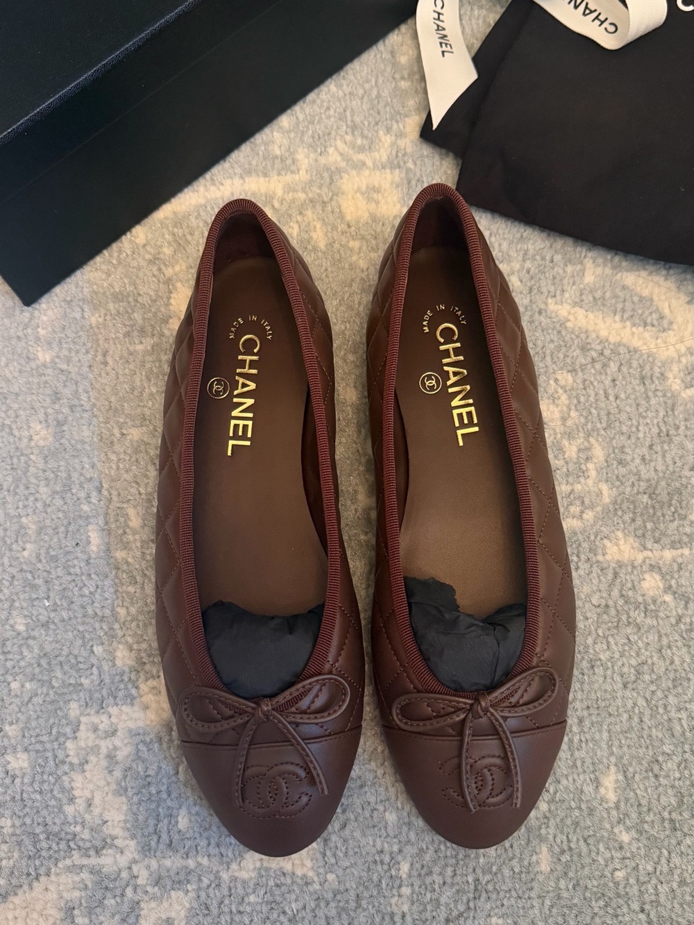 CHANEL Brown Quilted CC Logo Ballet Flats 26B NEW Size 38